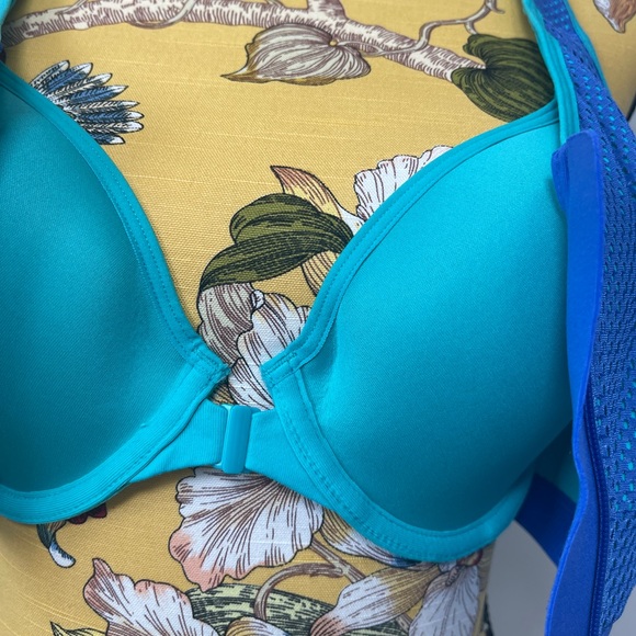 Victoria’s Secret VSX Sport Dual Support Sports Bra Size 36C - Picture 9 of 12